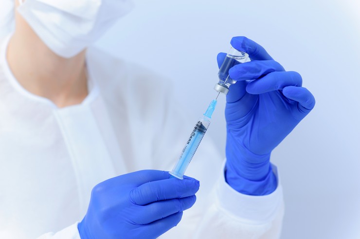 Вакцинация против дифтерии, столбняка и коклюша вакциной &laquo;Адасель&raquo; в Южно-Сахалинске